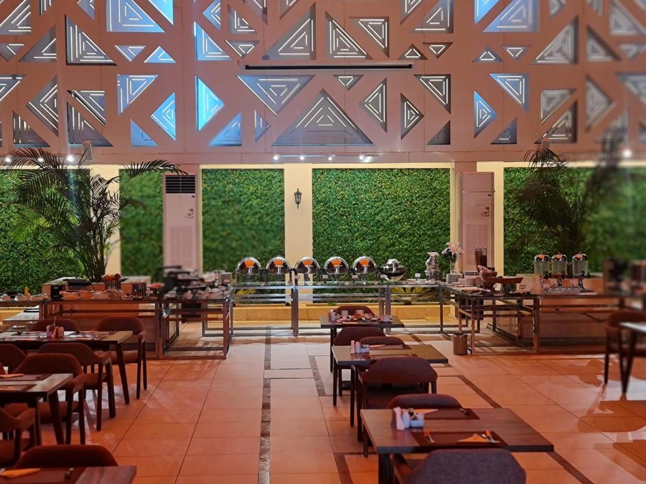 Sarwat Park Hotel Riyadh - Diplomatic Quarter Экстерьер фото